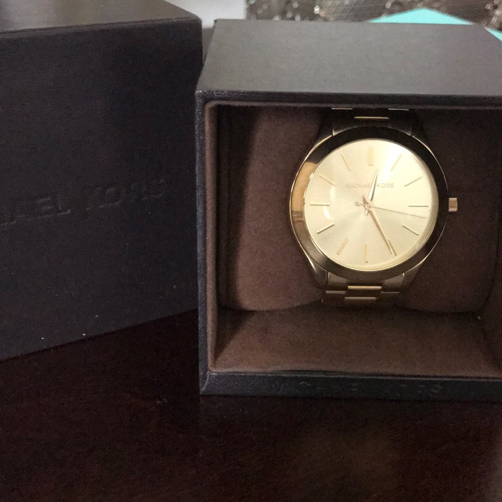 Michael Kors Gold Runway Watch - Picture 5 of 5